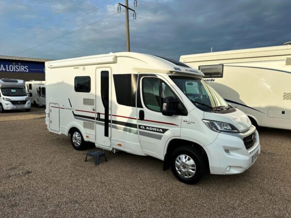 Camping-car profilé compact – Fiat Ducato 2.3 MJT – 3 lits – 6,25 m – 2017 – 45 350 km