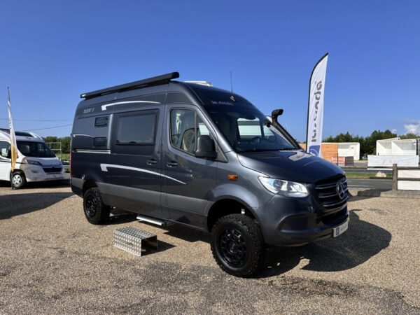 La Strada Regent S 4x4 – Van premium 5,93 m – Mercedes 190 CV BVA9 – 2 couchages – Neuf 2024
