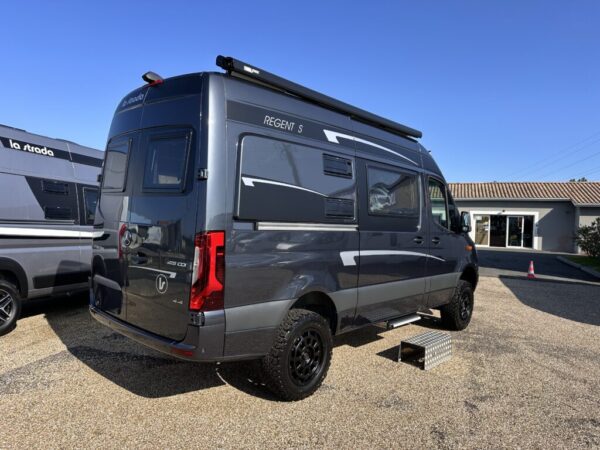 La Strada Regent S 4x4 – Van premium 5,93 m – Mercedes 190 CV BVA9 – 2 couchages – Neuf 2024 – Image 3