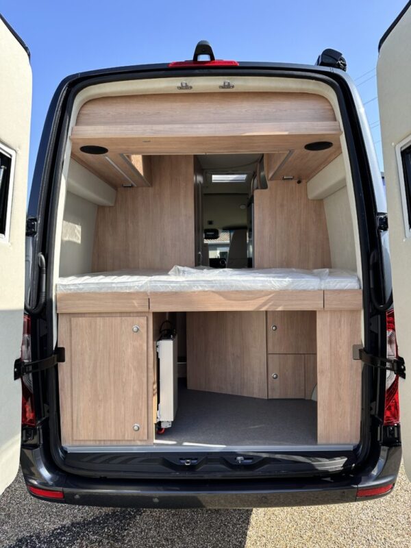 La Strada Regent S 4x4 – Van premium 5,93 m – Mercedes 190 CV BVA9 – 2 couchages – Neuf 2024 – Image 6