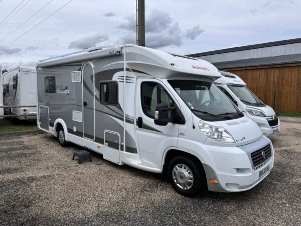Dethleffs T 7151 Globe 4 Luxus – Profilé 7,61 m – Lit central 150 cm – 4 couchages – Fiat Ducato 2.3 MJT – Image 2