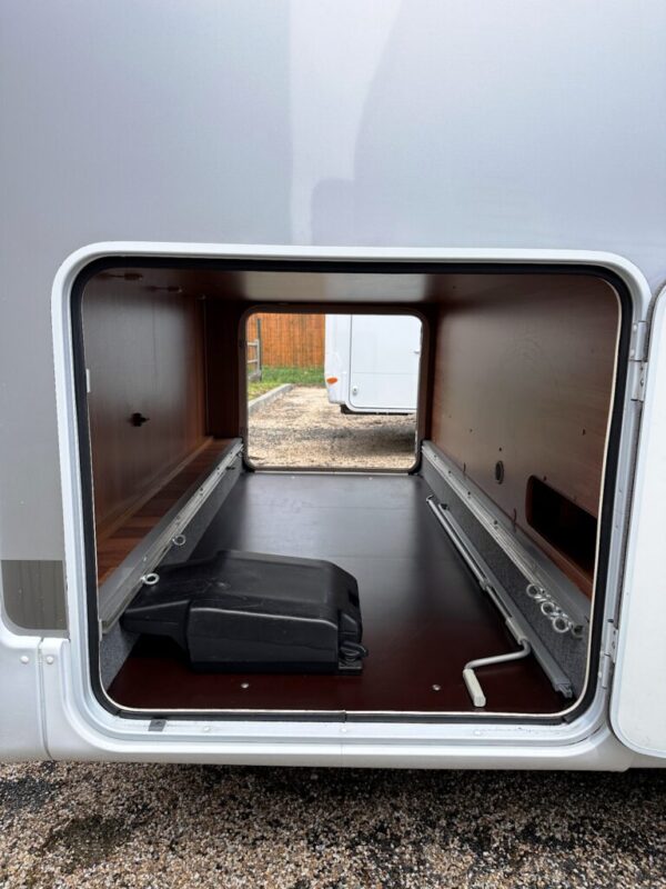 Dethleffs T 7151 Globe 4 Luxus – Profilé 7,61 m – Lit central 150 cm – 4 couchages – Fiat Ducato 2.3 MJT – Image 4