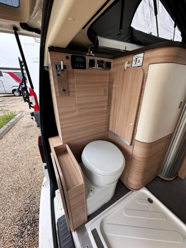 Stylevan Durban – Van aménagé 5,30 m – 4+1 couchages – VW 2.0 TDI DSG7 – 2020 – 86 850 km – Image 12