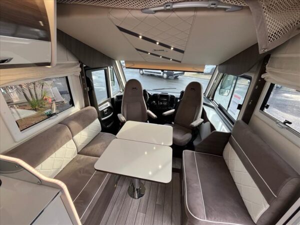 McLouis Nevis 881 – Intégral 7,45 m – Lit central + pavillon – Boîte auto – 4 couchages – 2024 – Image 2
