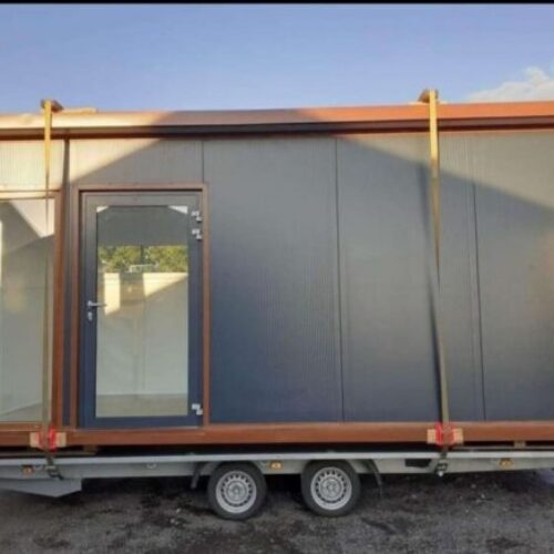 Bungalow conteneur galvanisé 6 m – 50 mm – Isolé – CE – Équipé électricité – 2 fenêtres – Prêt à l’emploi