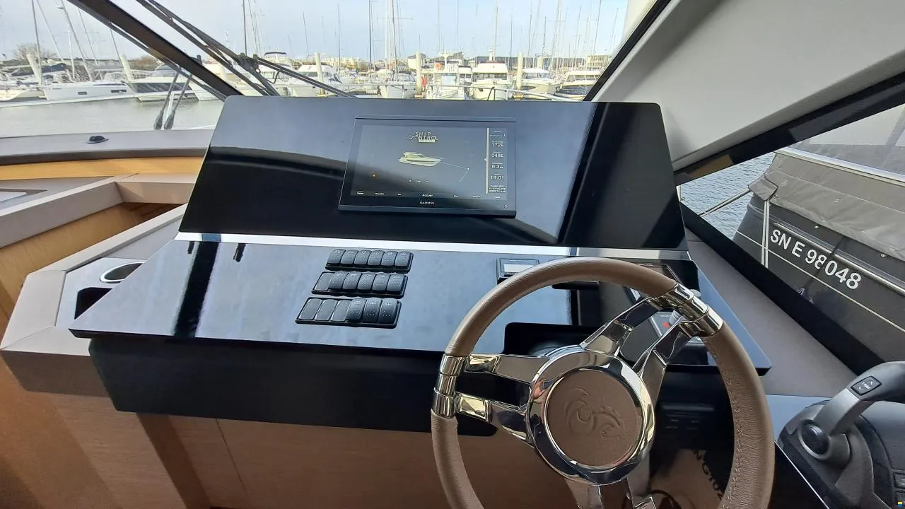 Beneteau MONTE CARLO 52 Flybridge – Image 11