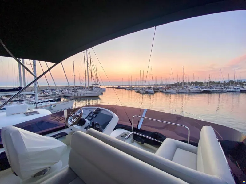 Beneteau MONTE CARLO 52 Flybridge – Image 15