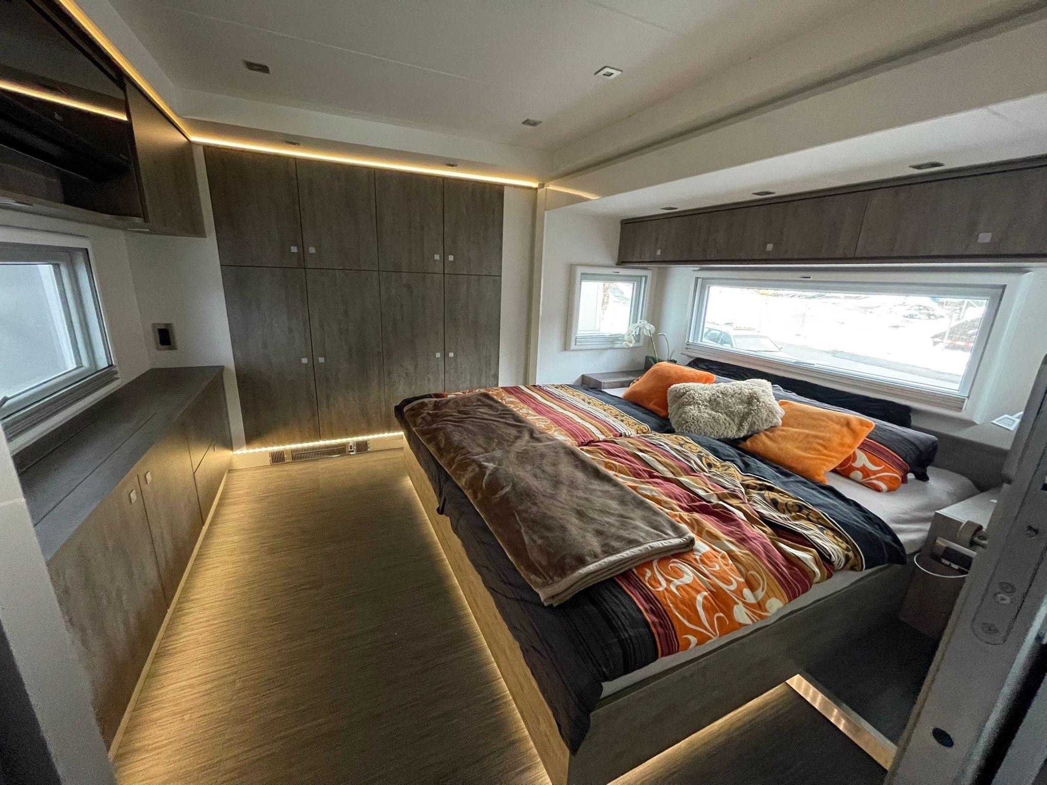 Camping-car MERCEDES-BENZ Actros 1842 – Image 24