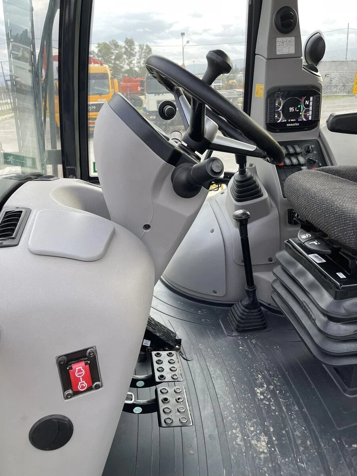 Komatsu WB93R – Tractopelle performante | 100 ch | Année 2021 – Image 4