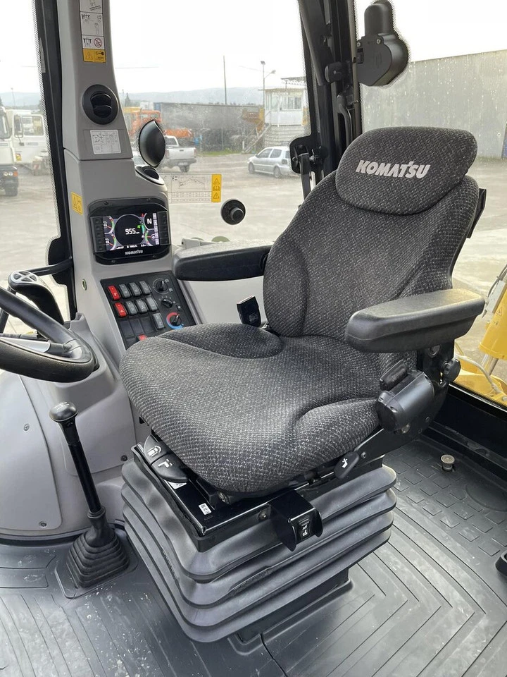 Komatsu WB93R – Tractopelle performante | 100 ch | Année 2021 – Image 17